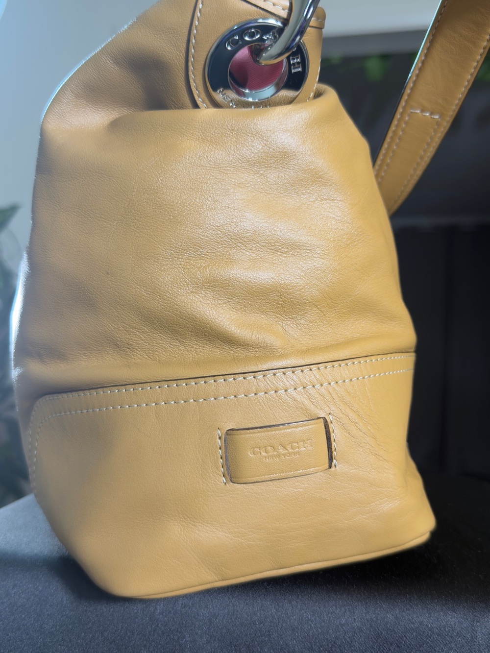 COACH Hadley Tan Leather Duffle Bag F27728 Vibrant Hot Pink Lining - Picture 4 of 13